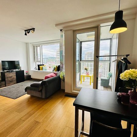 Apartments In Panorama City On 25Th Floor - Amazing View Close To Old Town Pozsony Kültér fotó